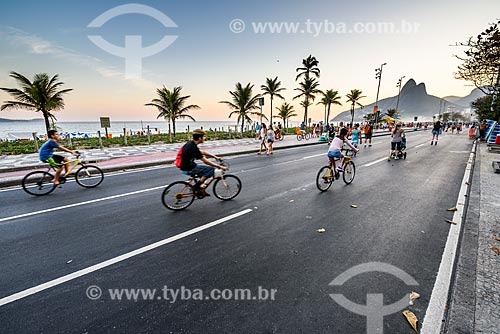  Ipanema Beach waterfront with the Vieira Souto Avenue closed to traffic for use as a leisure area  - Rio de Janeiro city - Rio de Janeiro state (RJ) - Brazil