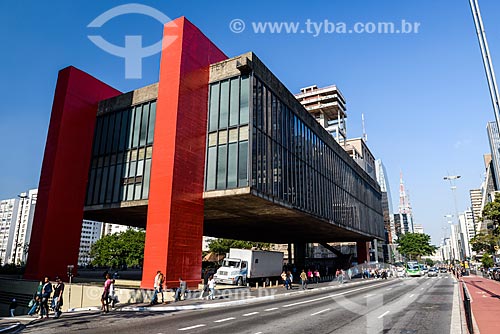  View of facade of the Art Museum of Sao Paulo (MASP) from Paulista Avenue  - Sao Paulo city - Sao Paulo state (SP) - Brazil