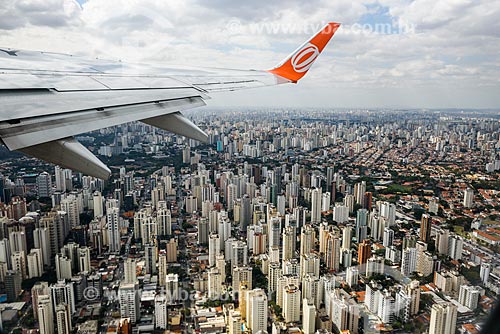  Airplane wing during flight over of the Sao Paulo city  - Sao Paulo city - Sao Paulo state (SP) - Brazil