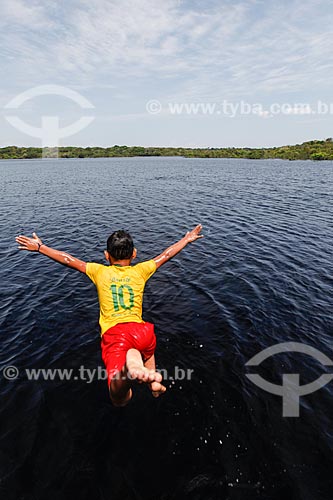  Riverine child playing on the Negro River  - Manaus city - Amazonas state (AM) - Brazil