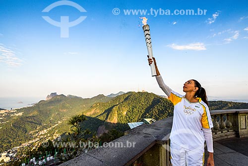  Passage of the Olympic torch for the Christ the Redeemer Statue (1931) - Athlete carrying the Olympic torch - Former volleyball player Isabel  - Rio de Janeiro city - Rio de Janeiro state (RJ) - Brazil