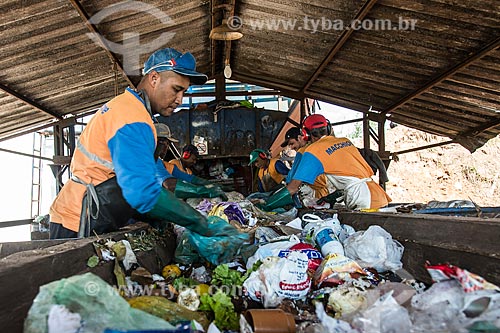  Garbage collection company employees make separation of plastics and aluminum  - Garca city - Sao Paulo state (SP) - Brazil