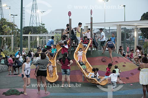 Children playing in Madureira Park  - Rio de Janeiro city - Rio de Janeiro state (RJ) - Brazil