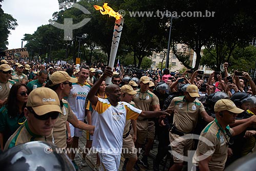  Passage of the Olympic torch through the Rio de Janeiro city - Renato Sorriso carrying the Olympic torch - street sweeper and dancer  - Rio de Janeiro city - Rio de Janeiro state (RJ) - Brazil