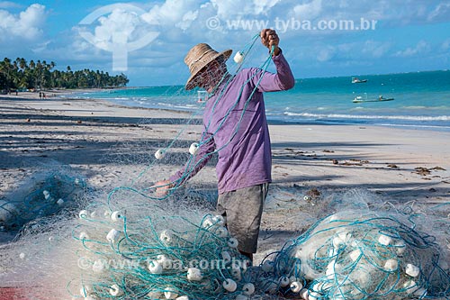  Fisherman - Antunes Beach waterfront  - Maragogi city - Alagoas state (AL) - Brazil
