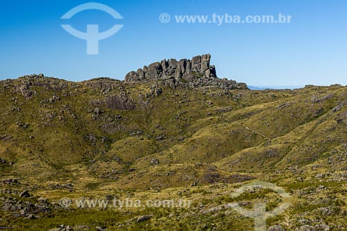  Landscape during trail between Agulhas Negras Peak to Hermes Wing Mountain - Itatiaia National Park with the Prateleiras Massif in the background  - Itatiaia city - Rio de Janeiro state (RJ) - Brazil
