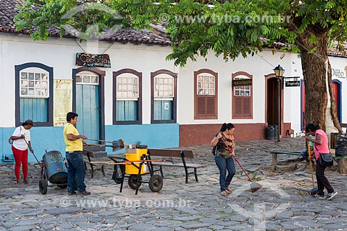  Street sweepers - Moretti Foggia Street  - Goias city - Goias state (GO) - Brazil