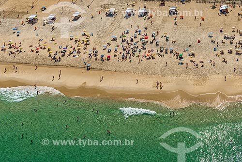  Aerial photo of bathers - Arpoador Beach  - Rio de Janeiro city - Rio de Janeiro state (RJ) - Brazil