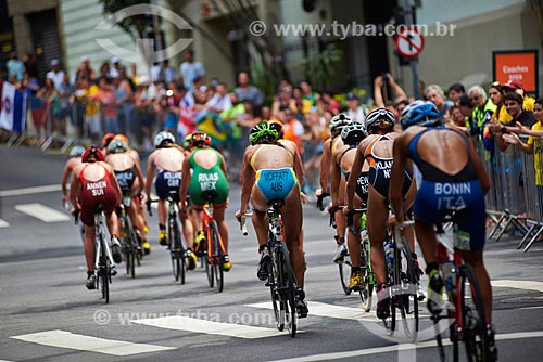  Female triathlon athletes complete bike circuit on Djalma Ulrich street  - Rio de Janeiro city - Rio de Janeiro state (RJ) - Brazil
