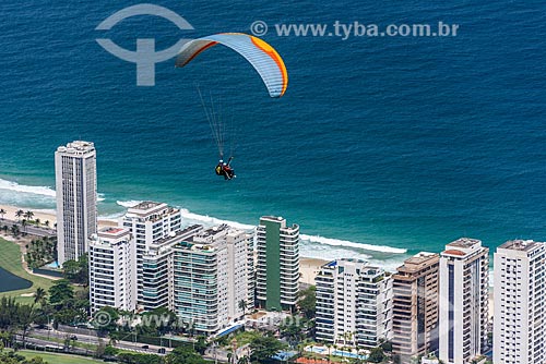  Take-off - paraglider of Pedra Bonita (Bonita Stone)/Pepino ramp with building - Sao Conrado neighborhood  - Rio de Janeiro city - Rio de Janeiro state (RJ) - Brazil