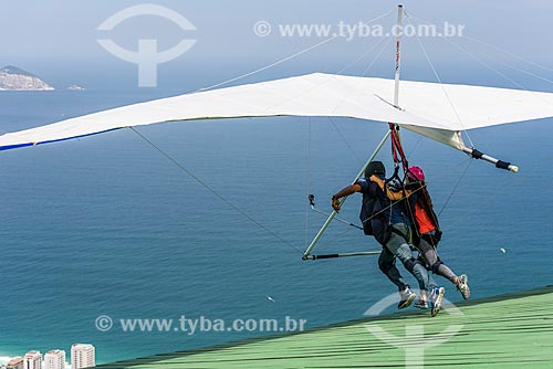  Take-off - hang glider of Pedra Bonita (Bonita Stone)/Pepino ramp with Natural Monument of Cagarras Island in the background  - Rio de Janeiro city - Rio de Janeiro state (RJ) - Brazil