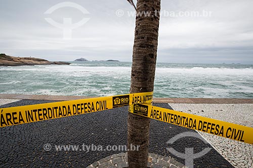  Do not cross line - Arpoador Beach during undertow  - Rio de Janeiro city - Rio de Janeiro state (RJ) - Brazil