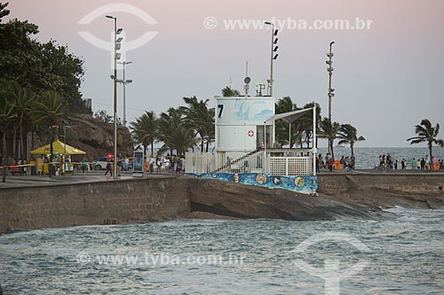  Arpoador Beach boardwalk during undertow with the Post 7 in the background  - Rio de Janeiro city - Rio de Janeiro state (RJ) - Brazil