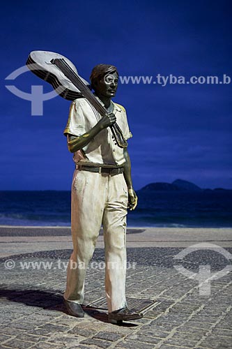  Statue of maestro Tom Jobim on Arpoador Beach boardwalk  - Rio de Janeiro city - Rio de Janeiro state (RJ) - Brazil