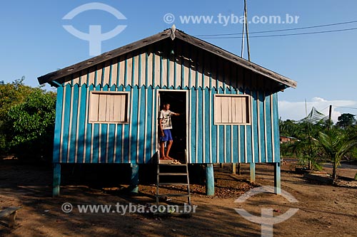  House - riparian community on the banks of the Negro River  - Manaus city - Amazonas state (AM) - Brazil