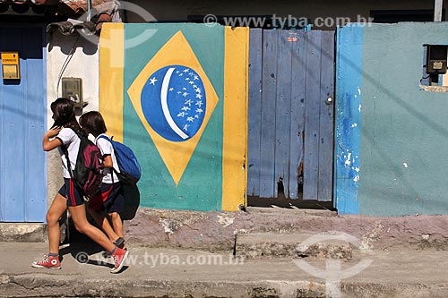  Students walking - Paraty city street  - Paraty city - Rio de Janeiro state (RJ) - Brazil