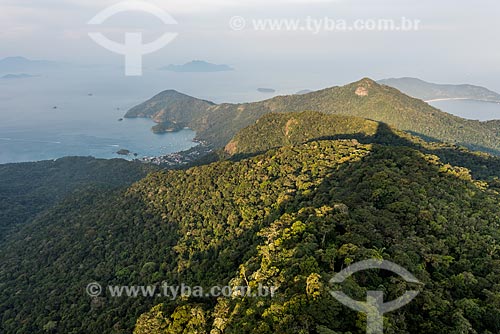  Top of Papagaio Peak with Ilha Grande Bay in the background  - Angra dos Reis city - Rio de Janeiro state (RJ) - Brazil