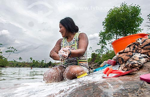  Indian woman washing clothes - Riozinho River - Moikarako Tribe - Kayapo Indigenous Land  - Sao Felix do Xingu city - Para state (PA) - Brazil