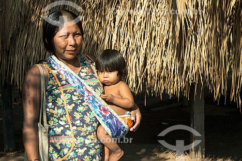  Woman and child - Moikarako Tribe - Kayapo Indigenous Land  - Sao Felix do Xingu city - Para state (PA) - Brazil