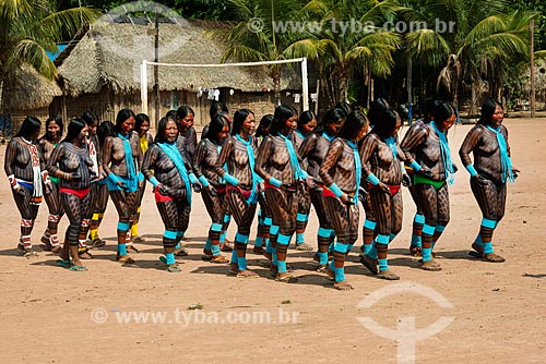  Indian woman dancing the Maniaka Murasi - also known as mandioca dance (cassava dance) - Moikarako Tribe - Kayapo Indigenous Land  - Sao Felix do Xingu city - Para state (PA) - Brazil