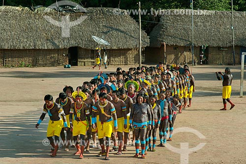  Indians dancing the Maniaka Murasi - also known as mandioca dance (cassava dance) - Moikarako Tribe - Kayapo Indigenous Land  - Sao Felix do Xingu city - Para state (PA) - Brazil