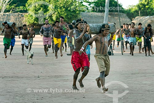  Male log racing - Moikarako Tribe - Kayapo Indigenous Land  - Sao Felix do Xingu city - Para state (PA) - Brazil