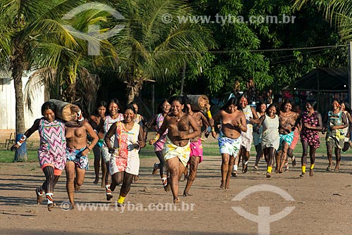  Female log racing - Moikarako Tribe - Kayapo Indigenous Land  - Sao Felix do Xingu city - Para state (PA) - Brazil