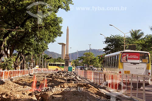  Works for implementation of the VLT (light rail Vehicle) on Rio Branco Avenue with the Obelisk of Rio Branco Avenue and Monument to the dead of World War II in the background  - Rio de Janeiro city - Rio de Janeiro state (RJ) - Brazil