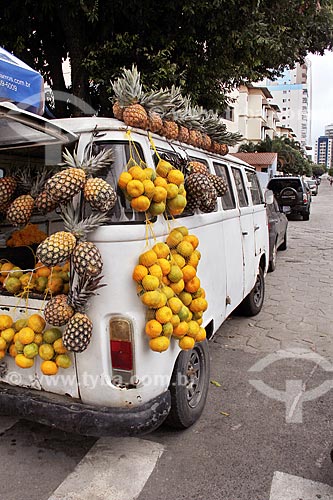  Street vendor of fruits - street corner of the Jair de Andrade Avenue  - Vila Velha city - Espirito Santo state (ES) - Brazil