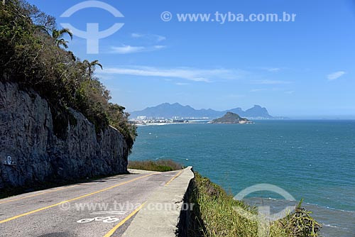  View of the Pontal Rock from Estado da Guanabara Avenue with the Rock of Gavea in the background  - Rio de Janeiro city - Rio de Janeiro state (RJ) - Brazil