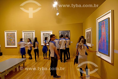  Student observing the Piet Mondrian exhibition - Bank of Brazil Cultural Center  - Rio de Janeiro city - Rio de Janeiro state (RJ) - Brazil