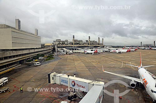  Airplanes of TAM Airlines - runway of the Antonio Carlos Jobim International Airport  - Rio de Janeiro city - Rio de Janeiro state (RJ) - Brazil