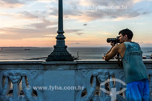  Photographer - Elevador Lacerda (Lacerda Elevator) during sunset  - Salvador city - Bahia state (BA) - Brazil