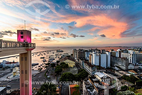  Sunset - Elevador Lacerda (Lacerda Elevator) - 1873 - with special lighting - pink - due to the October Rosa campaign  - Salvador city - Bahia state (BA) - Brazil