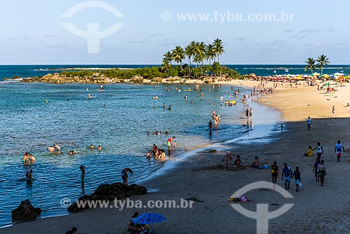 Bathers - 2nd Beach with Saudade Island in the background  - Cairu city - Bahia state (BA) - Brazil