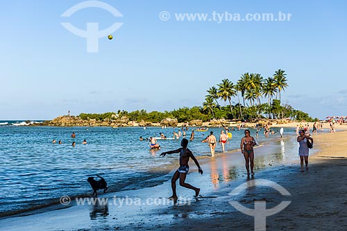  Bathers - 2nd Beach with Saudade Island in the background  - Cairu city - Bahia state (BA) - Brazil