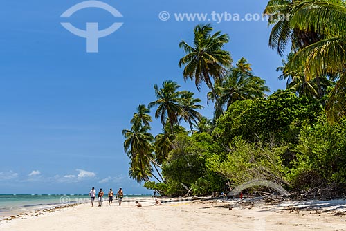  Bathers - Morere Beach waterfront  - Cairu city - Bahia state (BA) - Brazil