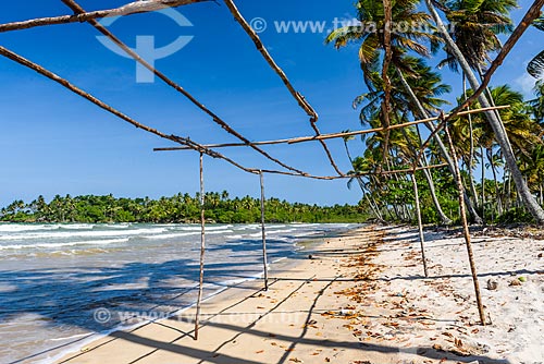  Structure made with branches - Cueira Beach waterfront  - Cairu city - Bahia state (BA) - Brazil