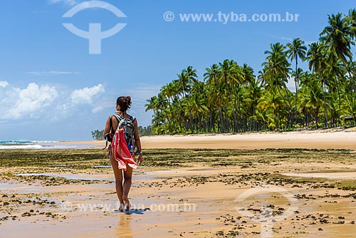  Woman - Bombaca Beach waterfront  - Marau city - Bahia state (BA) - Brazil