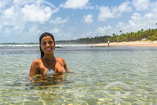  Woman - natural pools - Taipus de fora beach  - Marau city - Bahia state (BA) - Brazil