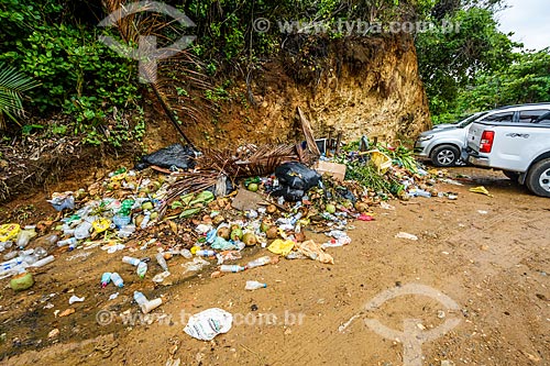  Trash near to Costa Beach  - Itacare city - Bahia state (BA) - Brazil