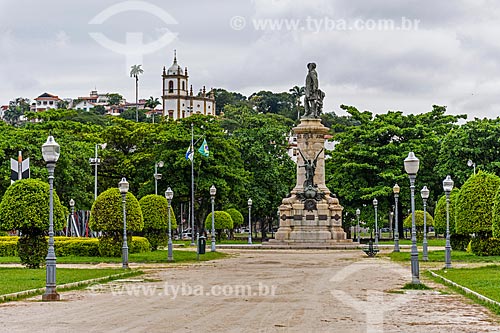  Statue to Almirante Barroso (1909) - Paris Square with the Nossa Senhora da Gloria do Outeiro Church (1739) in the background  - Rio de Janeiro city - Rio de Janeiro state (RJ) - Brazil