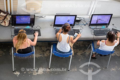  People using computer - Joelmir Beting Knowledge Vessel  - Rio de Janeiro city - Rio de Janeiro state (RJ) - Brazil