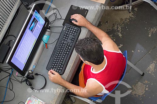  Man using computer - Joelmir Beting Knowledge Vessel  - Rio de Janeiro city - Rio de Janeiro state (RJ) - Brazil