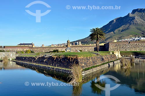  Castle of Good Hope - The oldest structure in South Africa, erected between 1666 and 1679 by the Dutch East India Company - It currently houses a museum and is the seat of the armed forces  - Cape Town city - Western Cape province - South Africa