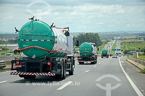  Traffic of tanker trucks - Santos Dumont Highway (SP-075)  - Campinas city - Sao Paulo state (SP) - Brazil