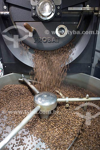  Detail of coffee roasting - Unique Coffees  - Carmo de Minas city - Minas Gerais state (MG) - Brazil