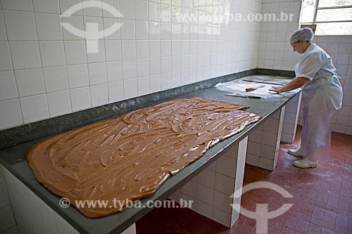  Confectioner makes milk caramel sauce candy - Imperial Candy Factory - km 92 of BR-354 highway  - Caxambu city - Minas Gerais state (MG) - Brazil