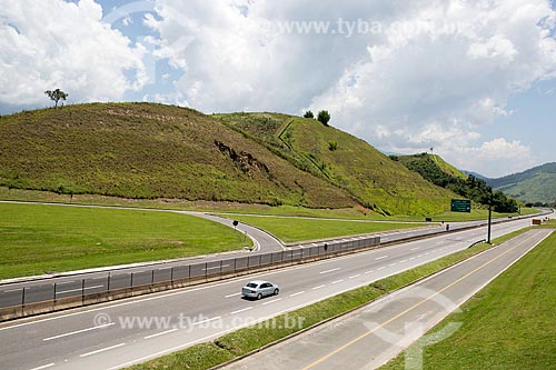  Traffic - km 330 of Presidente Dutra Road (BR-116) near to Engenheiro Passos district  - Resende city - Rio de Janeiro state (RJ) - Brazil