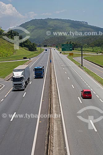  Traffic - km 330 of Presidente Dutra Road (BR-116) near to Engenheiro Passos district  - Resende city - Rio de Janeiro state (RJ) - Brazil